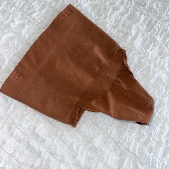 🤎 SKIMS NWOT High-Waisted Shapewear Thong – Jasper – Size Small - Picture 2 of 7